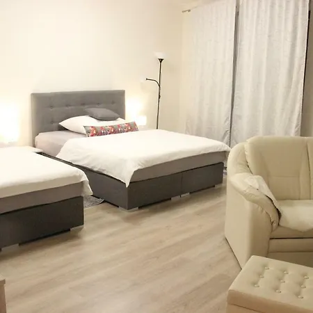 Apartment H+ Apartman Letiste Prag